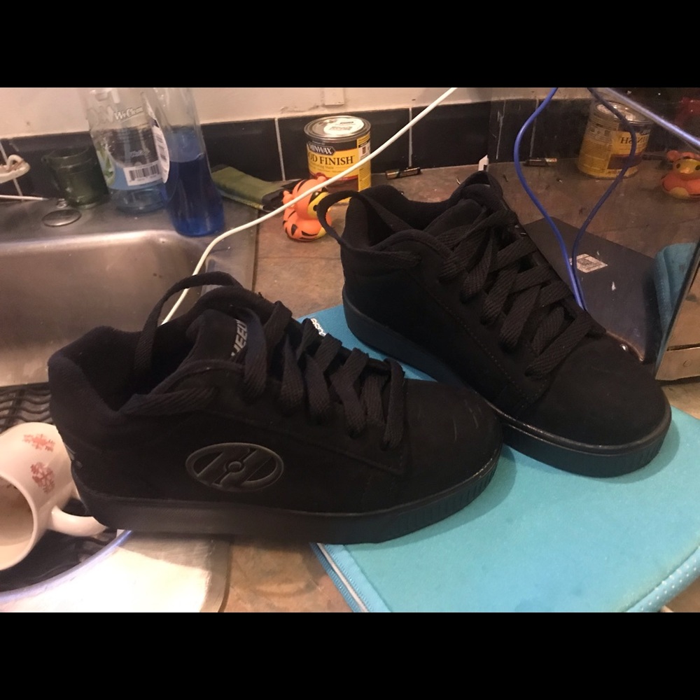 New boys Heelys sz 3